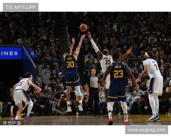 雷霆力克步行者闯进NBA季后赛下轮 激烈对决令人瞩目